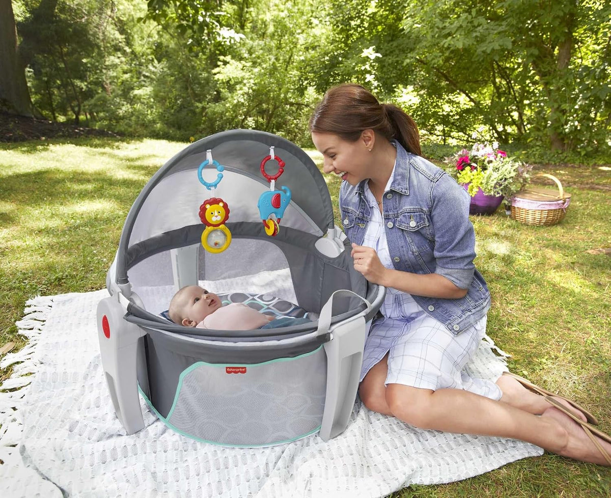 Fisher-Price On-The-Go Baby Dome Portable Play Space & Bassinet, Grey Bubbles